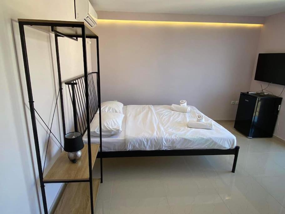 Апартаменты Lavrio 1Bdr Penthouse 7 Min On Foot From The Port Экстерьер фото